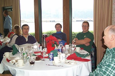Xmas - group3.jpg (34118 bytes)