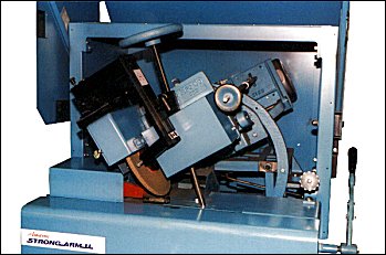 bshood_closeup.jpg (26542 bytes)